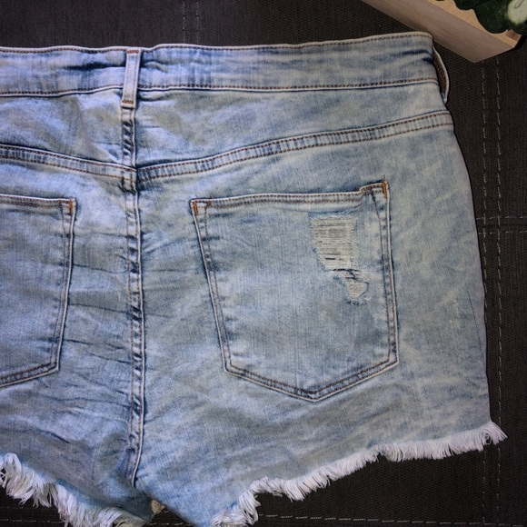 Acid Wash Denim Shorts - Like New! - Picture 5 of 6